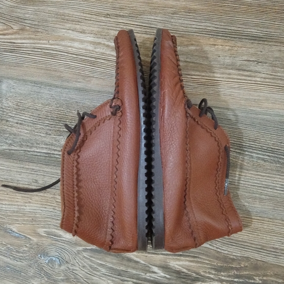 Minnetonka Leather Lightweight Slouchy Lace Up Moccasin Shoes - Picture 10 of 14